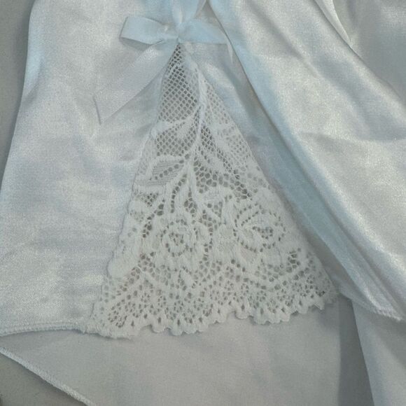 Elegant White Lace Sleepwear Set - Picture 6 of 8